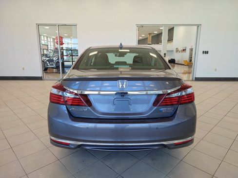 Used 2017 Honda Accord Touring image 4