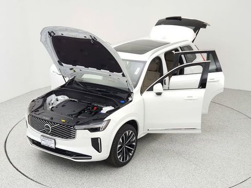 New 2025 Volvo XC90 B6 Plus w/ Protection Package Premier image 15