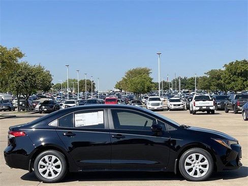 New 2026 Toyota Corolla LE FWD image 3