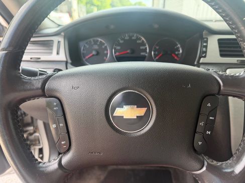 Used 2008 Chevrolet Impala LTZ FWD image 18