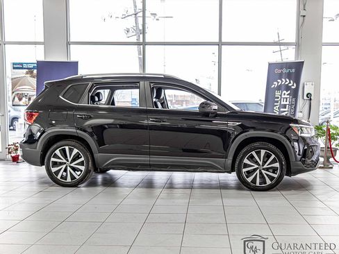 Used 2022 Volkswagen Taos SE image 9