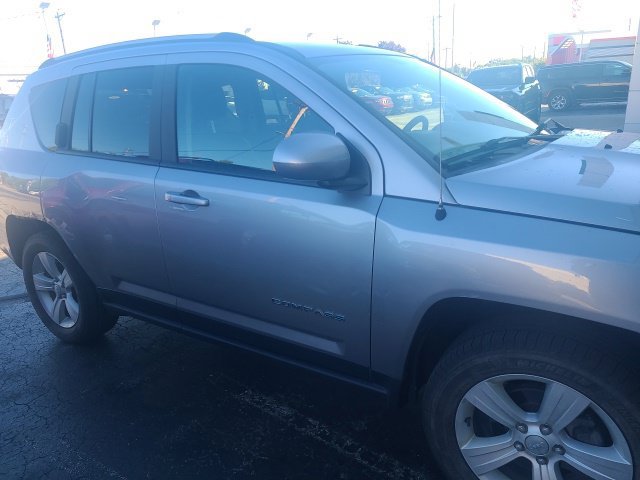 Used 2017 Jeep Compass Latitude AWD/4WD image 8
