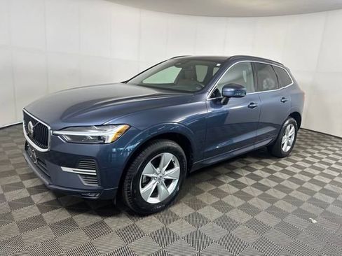 Used 2022 Volvo XC60 B5 Momentum image 7