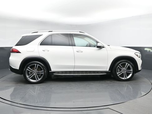 Used 2020 Mercedes-Benz GLE 450 4MATIC w/ MBUX Technology Package image 3