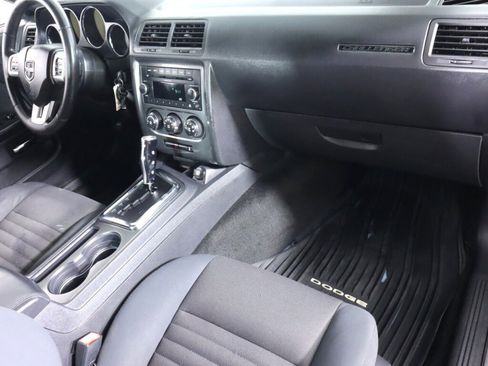 Used 2011 Dodge Challenger SE image 30