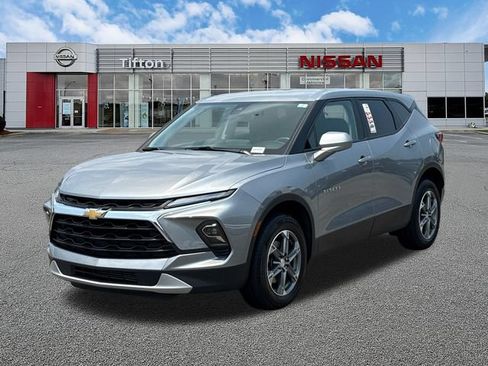 Used 2025 Chevrolet Blazer LT AWD/4WD image 3
