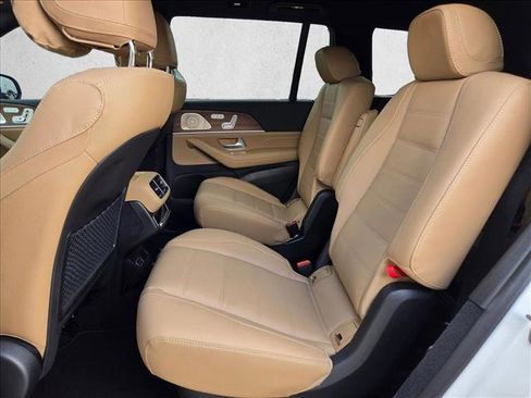 Used 2025 Mercedes-Benz GLS 450 4MATIC image 20