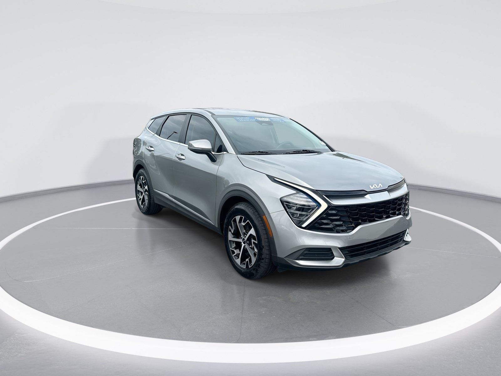 Used 2024 Kia Sportage EX FWD image 2