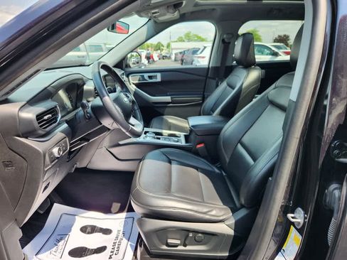 Used 2022 Ford Explorer XLT image 9