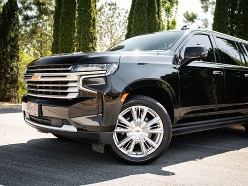 Used 2021 Chevrolet Suburban High Country w/ Premium Package image 3