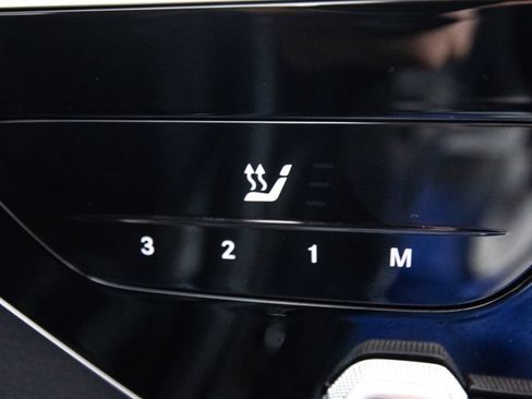 Used 2024 Mercedes-Benz C 300 Sedan image 25
