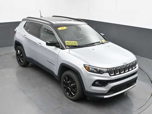 Used 2025 Jeep Compass Limited AWD/4WD image 38
