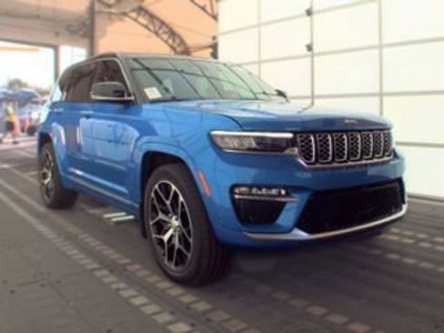 Used 2022 Jeep Grand Cherokee Summit AWD/4WD image 2