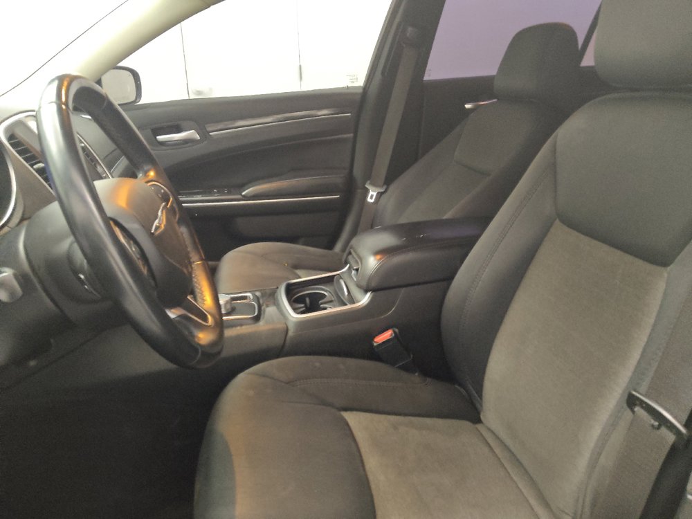 Used 2019 Chrysler 300 Touring w/ Sport Appearance Package RWD image 17