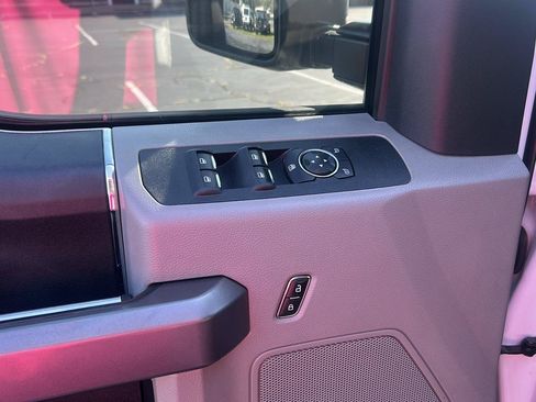 Used 2018 Ford F250 XLT w/ XLT Value Package AWD/4WD image 13