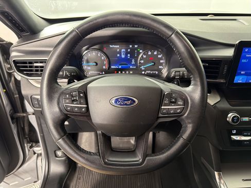 Used 2020 Ford Explorer XLT w/ Equipment Group 202A RWD image 17