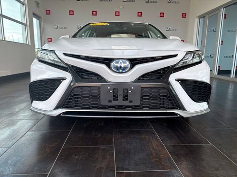 Used 2022 Toyota Camry XSE w/ Navigation Upgrade Package FWD image 3