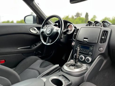 Used 2016 Nissan 370Z Coupe RWD image 14