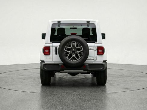 Used 2025 Jeep Wrangler Sahara image 7