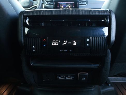 Used 2022 Jeep Wagoneer Series II RWD image 30