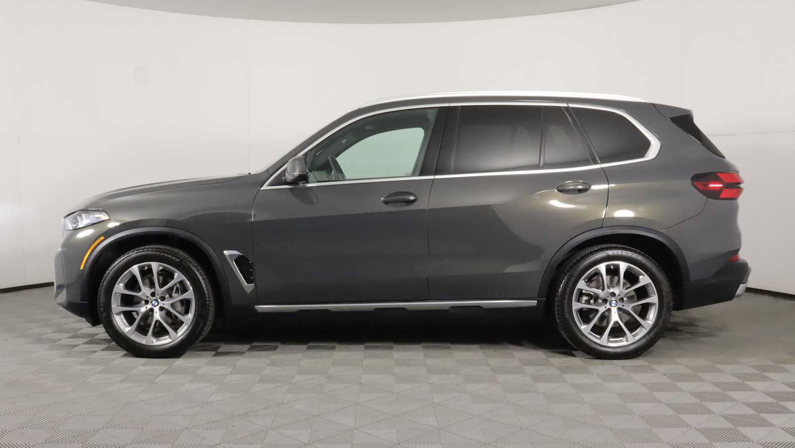 Used 2026 BMW X5 xDrive40i AWD/4WD image 8