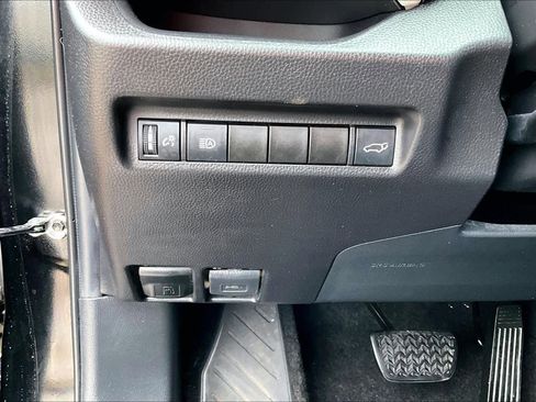 Used 2021 Toyota RAV4 XLE Premium image 32