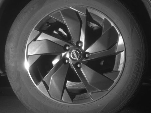 Used 2025 Nissan Rogue SV AWD/4WD image 18
