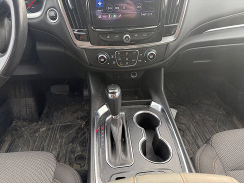 Used 2020 Chevrolet Traverse LT image 12