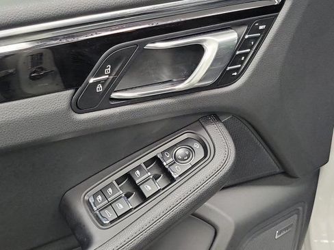 Used 2024 Porsche Macan AWD/4WD image 22