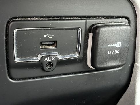 Used 2015 Jeep Renegade Latitude FWD image 20
