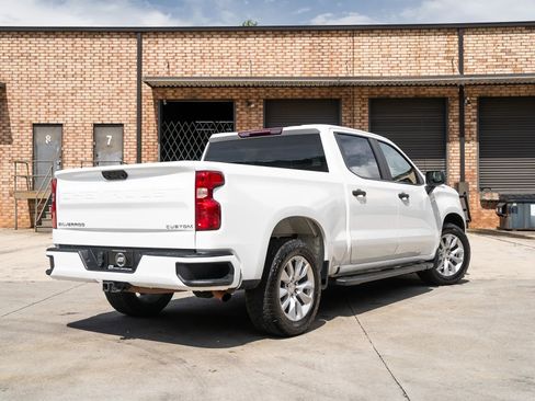 Used 2022 Chevrolet Silverado 1500 Custom RWD image 2