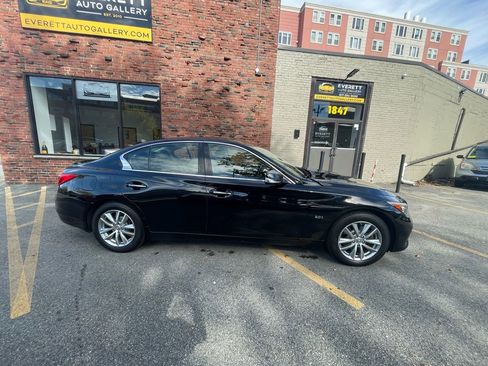 Used 2016 INFINITI Q50 Premium image 2