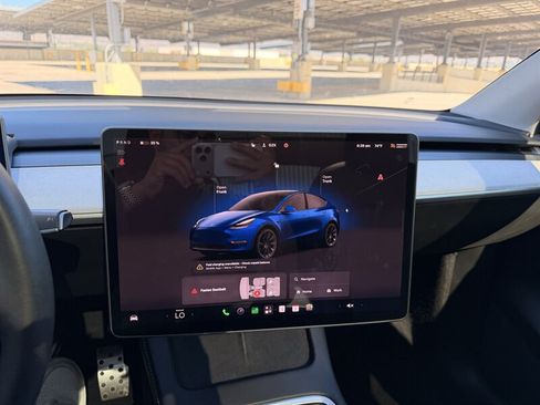 Used 2022 Tesla Model Y Long Range AWD/4WD image 45