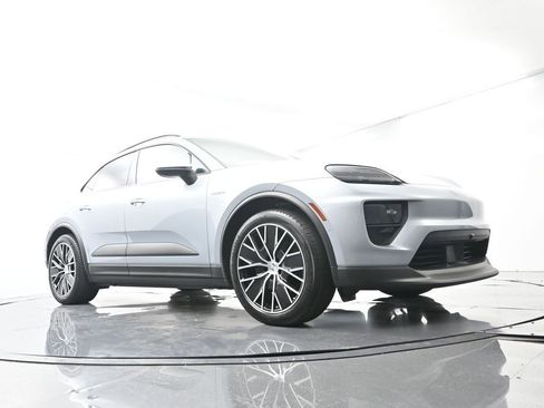 Certified 2025 Porsche Macan Electric RWD image 54