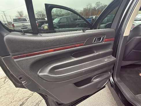 Used 2010 Lincoln MKT AWD image 11