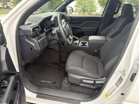 Certified 2025 Toyota 4Runner SR5 AWD/4WD image 13