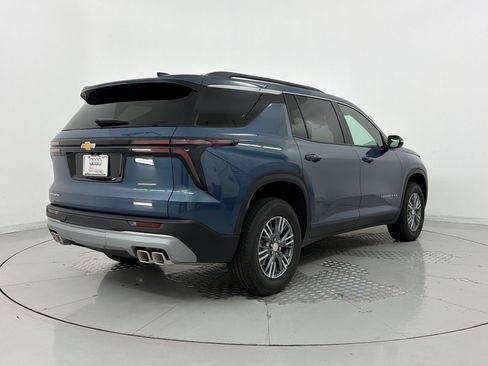 Used 2026 Chevrolet Traverse LT FWD image 9