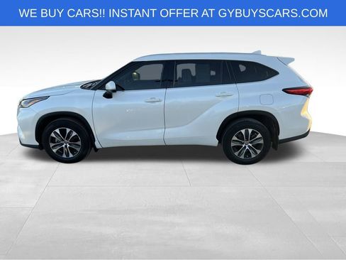 Used 2021 Toyota Highlander XLE image 2