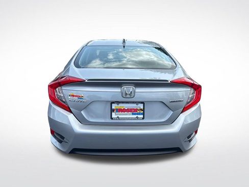 Used 2017 Honda Civic Touring image 4