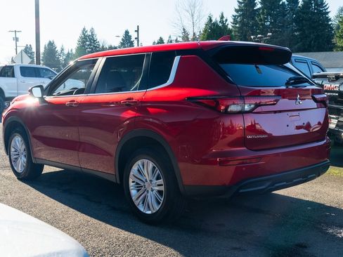 Used 2024 Mitsubishi Outlander ES image 4