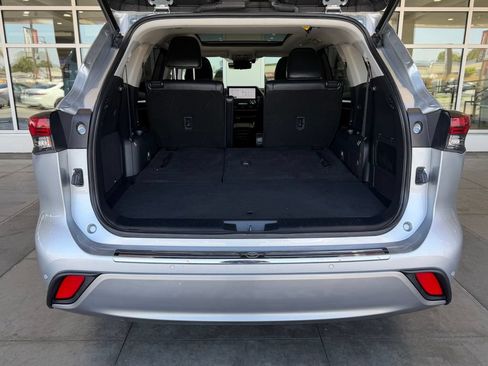 Used 2023 Toyota Highlander Platinum FWD image 15