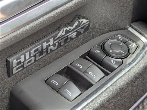 Used 2025 Chevrolet Silverado 1500 High Country AWD/4WD image 31