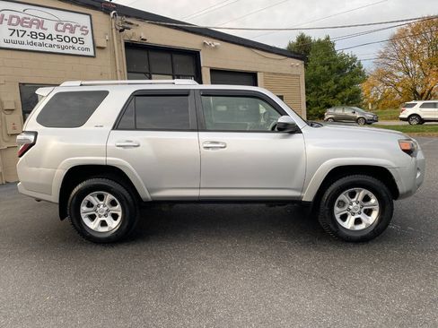 Used 2014 Toyota 4Runner SR5 image 2