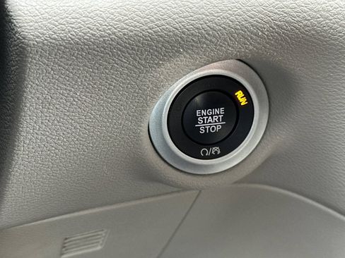 Used 2023 Chrysler Pacifica Touring-L FWD image 24