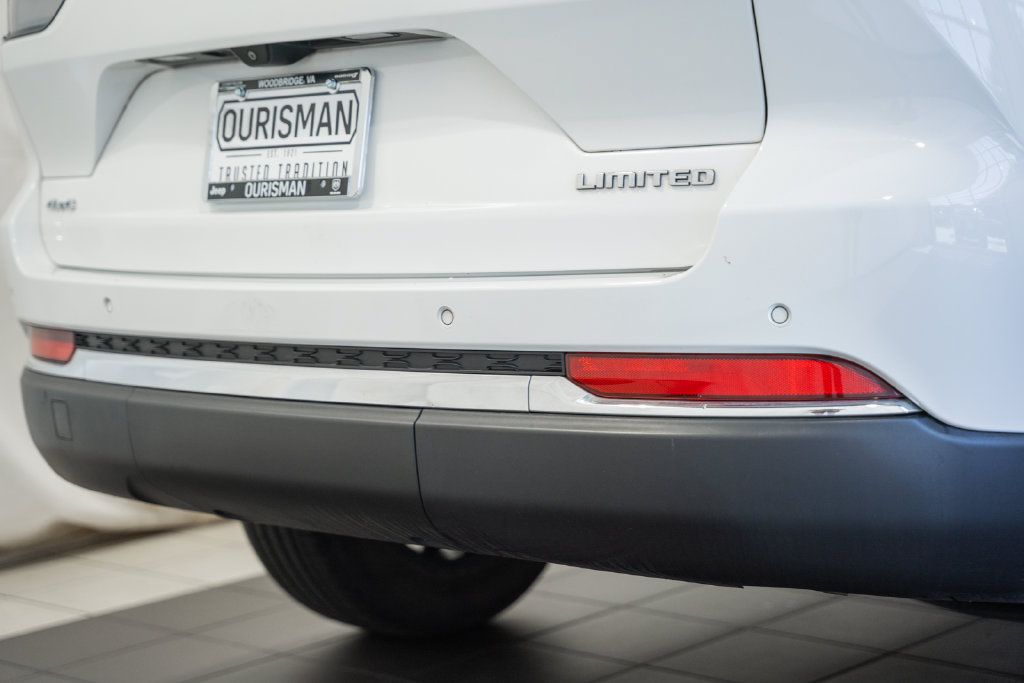 Certified 2023 Jeep Grand Cherokee Limited AWD/4WD image 9