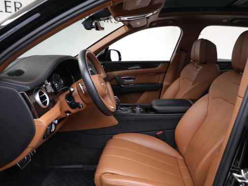 Certified 2018 Bentley Bentayga Onyx Edition image 18
