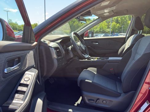 Certified 2023 Nissan Rogue SV AWD/4WD image 10