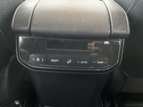 Used 2021 Toyota Highlander XLE image 27