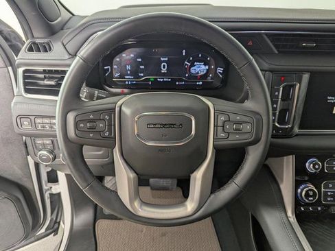 Used 2024 GMC Yukon XL Denali image 18