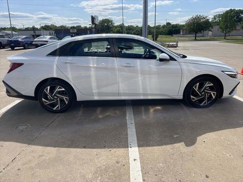 New 2025 Hyundai Elantra Limited image 5